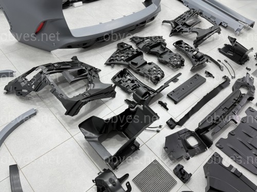 Комплект обвеса X5M F95 BMW для G05 2023-2025 (бампера в сборе, пороги, арки, ноздри, корпуса зеркал, жабры, спойлер)