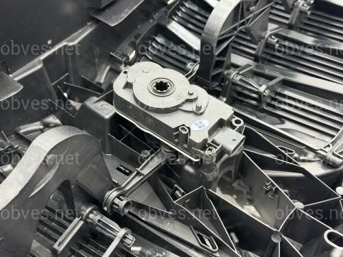 Центральные жалюзи с моторчиком СЕРЫЕ 51749447386 для BMW X6 G06 2019-2022 Центральные жалюзи с моторчиком СЕРЫЕ 51749447386 для BMW X6 G06 2019-2022