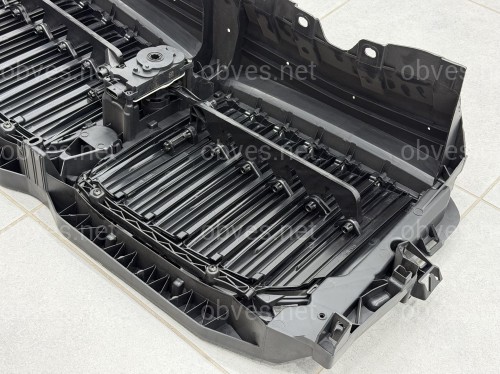 Центральные жалюзи с моторчиком СЕРЫЕ 51749465366 для BMW X7 G07 2019-2022