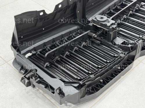 Центральные жалюзи с моторчиком СЕРЫЕ 51749465366 для BMW X7 G07 2019-2022