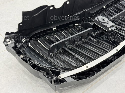 Центральные жалюзи с моторчиком СЕРЫЕ 51749465527 для BMW X5 G05 2019-2022